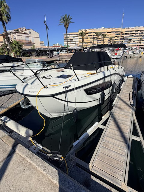 Quicksilver 875 SUNDECK