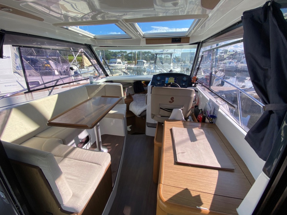beneteau Antares 880