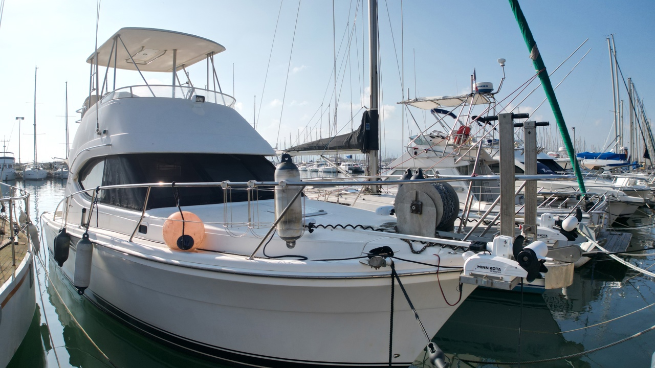 RIVIERA 33 FLY