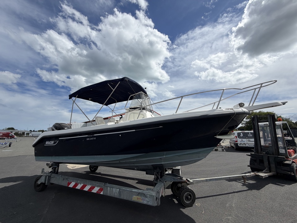 BOSTON WHALER OUTRAGE 23