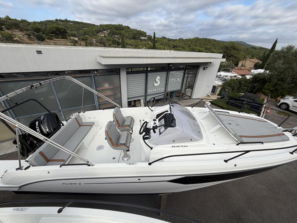 Beneteau FLYER 8 SUNdeck V2