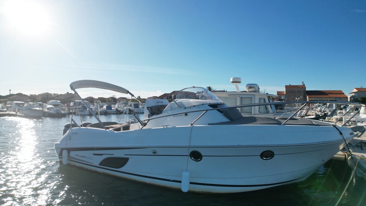 BENETEAU FLYER 850 SUNDECK