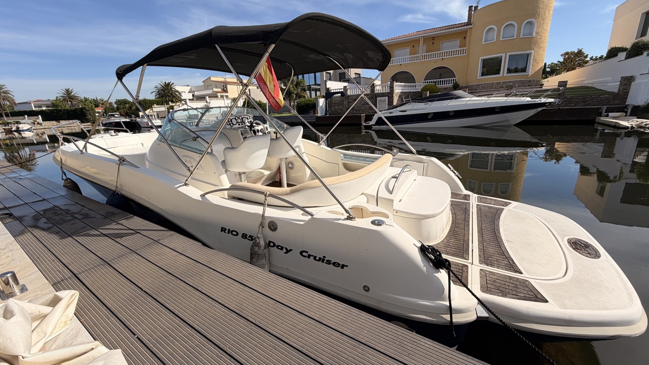 RIO 850 day cruiser