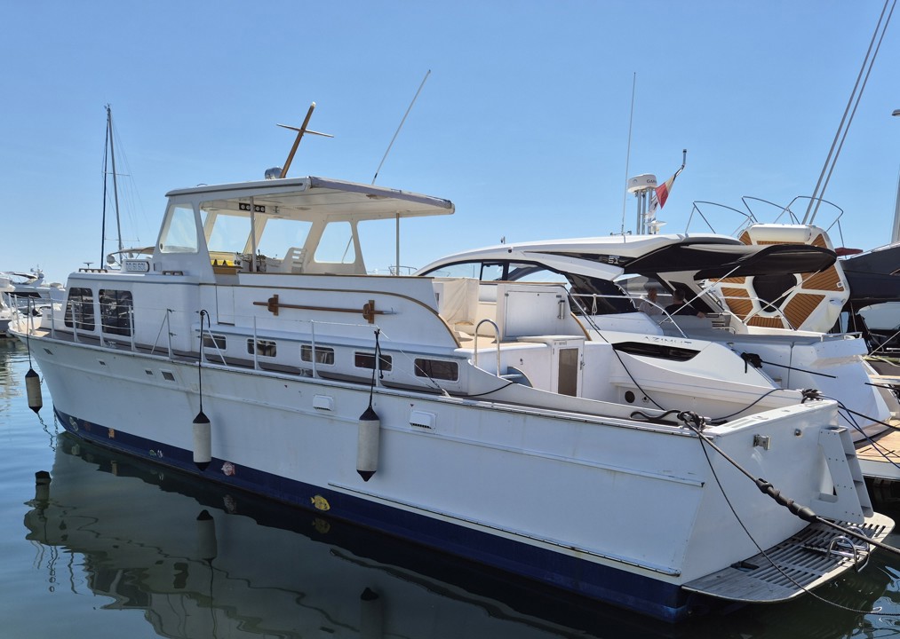 huckins corinthian 52