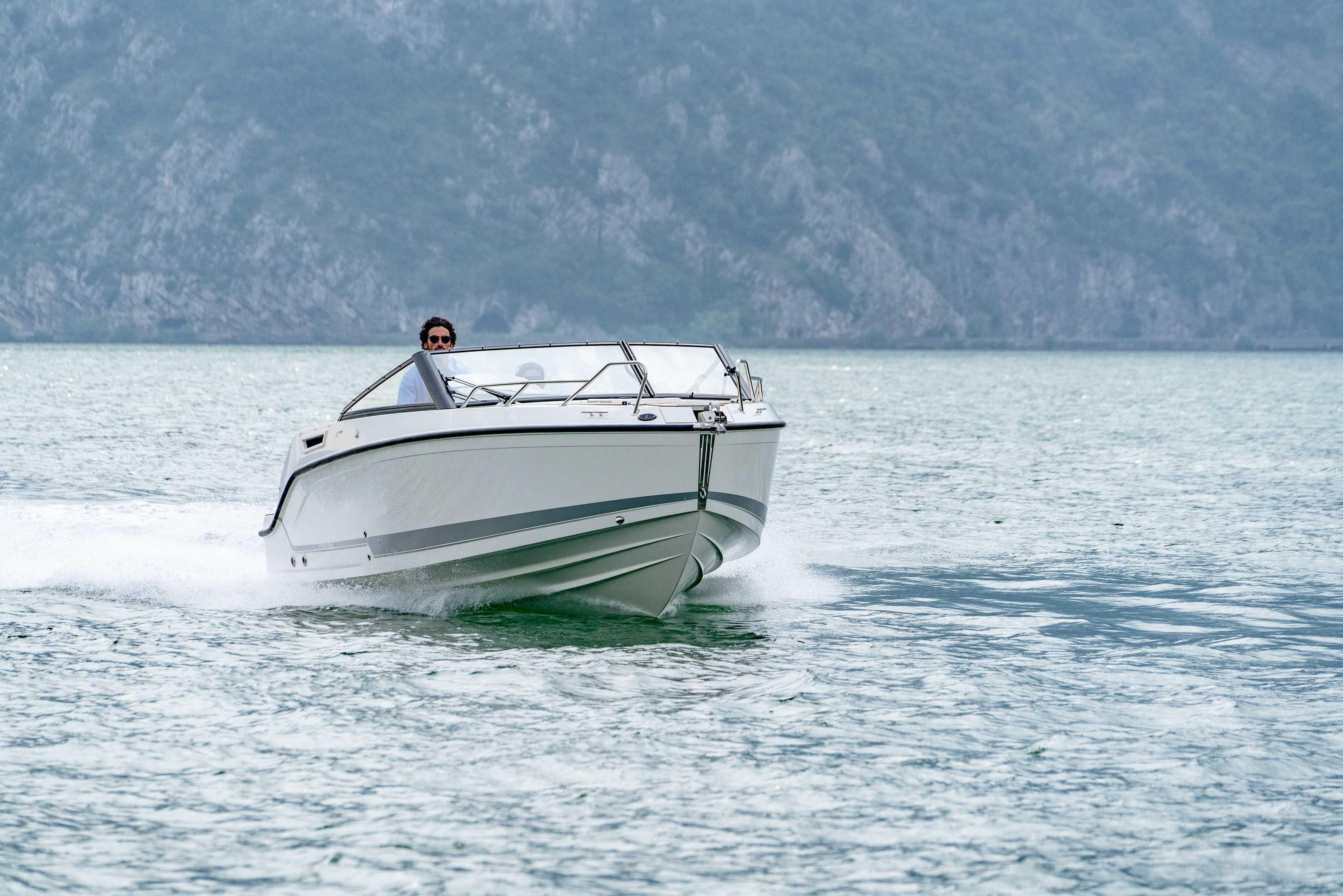 QUICKSILVER ACTIV 675 CRUISER