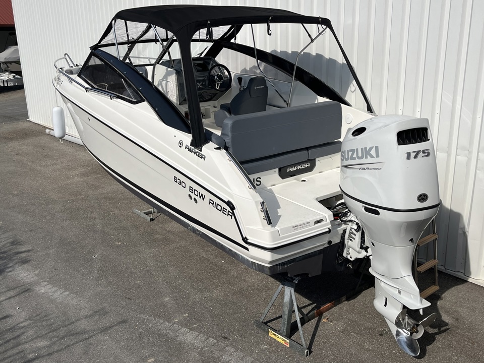 PARKER 630 BOW RIDER