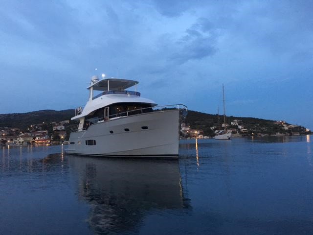 OUTER REEF Trident 620