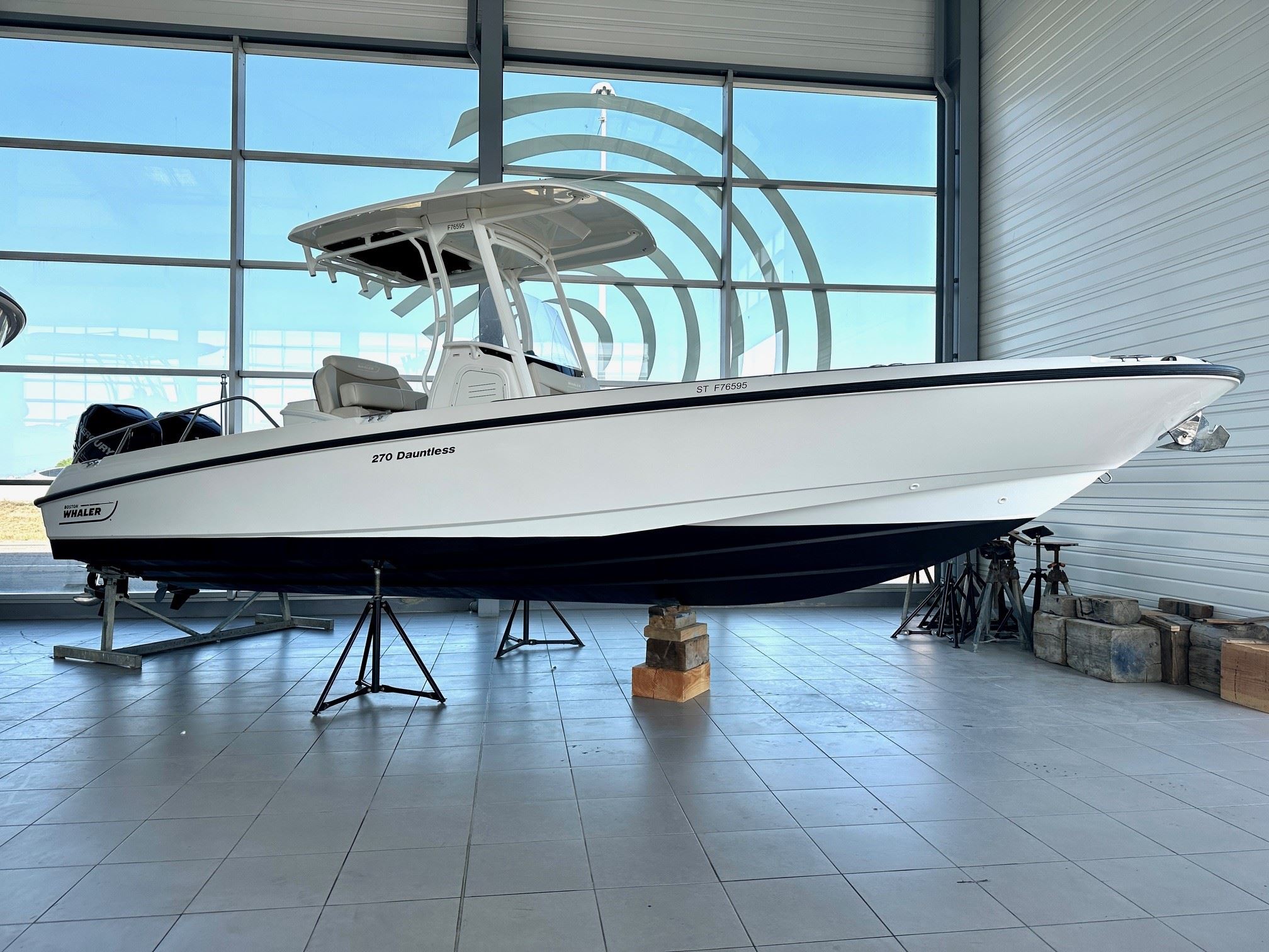 BOSTON WHALER 270 DAUNTLESS