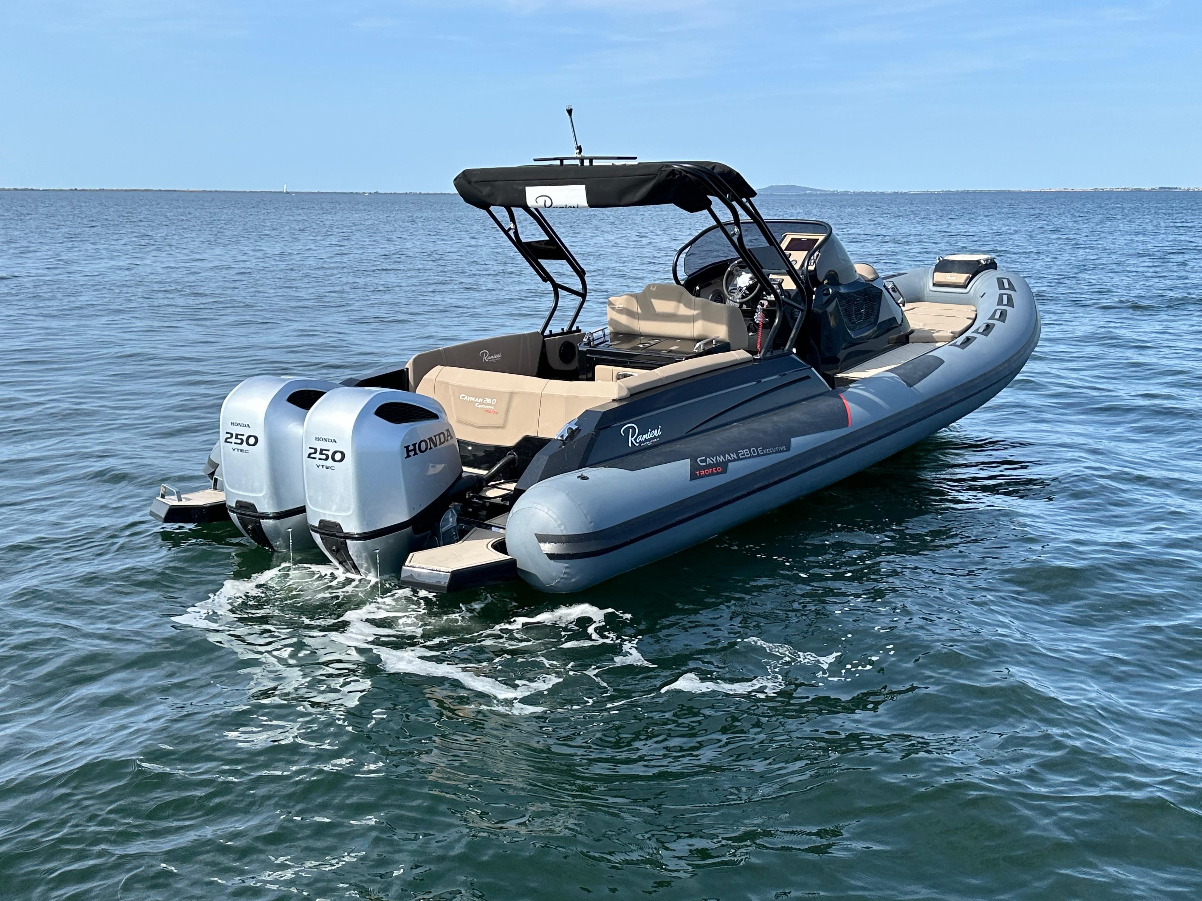 RANIERI CAYMAN 28 EXECUTIVE