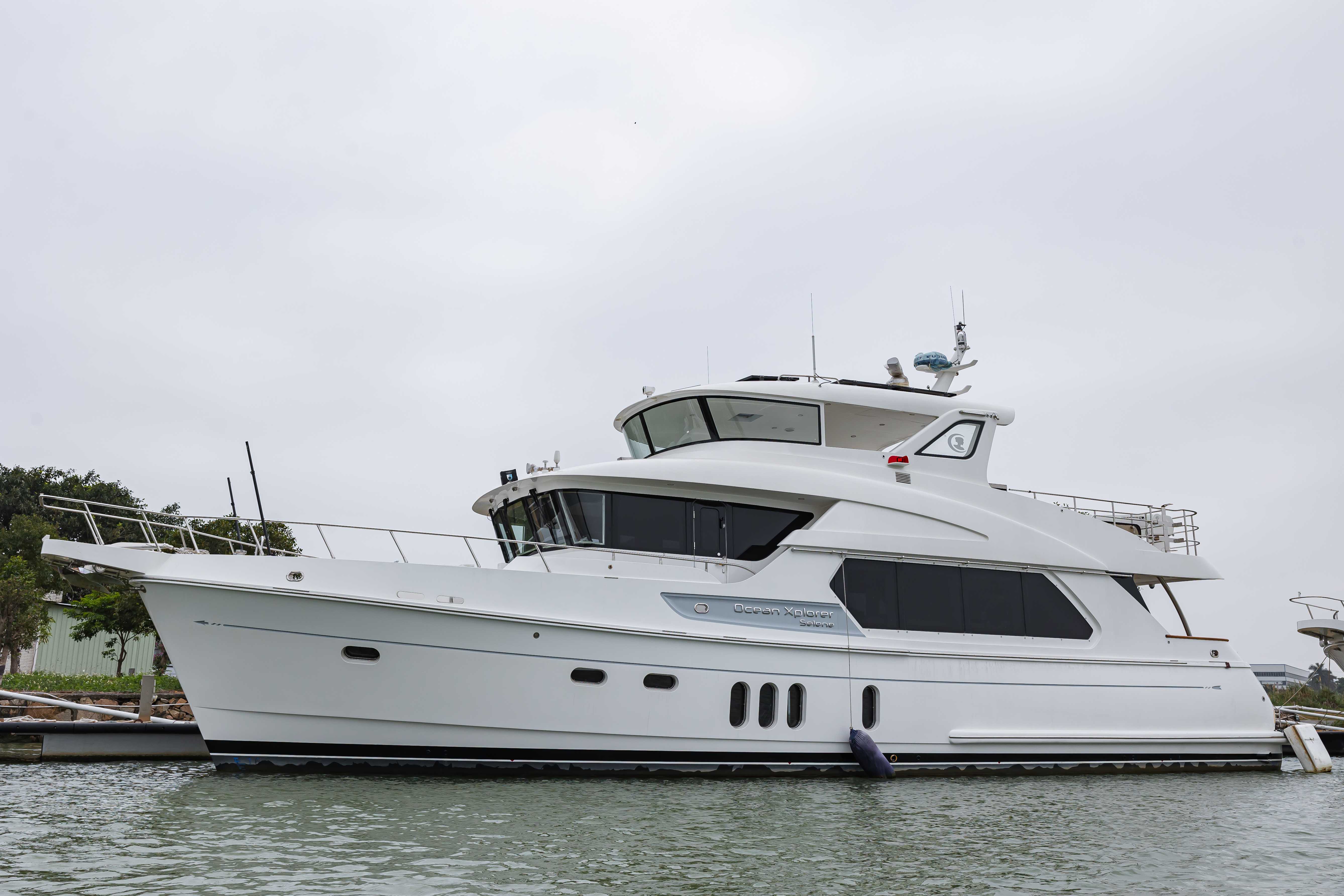Selene 64' Explorer