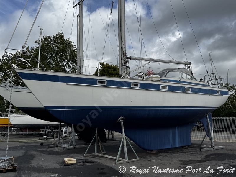 HALLBERG RASSY 38