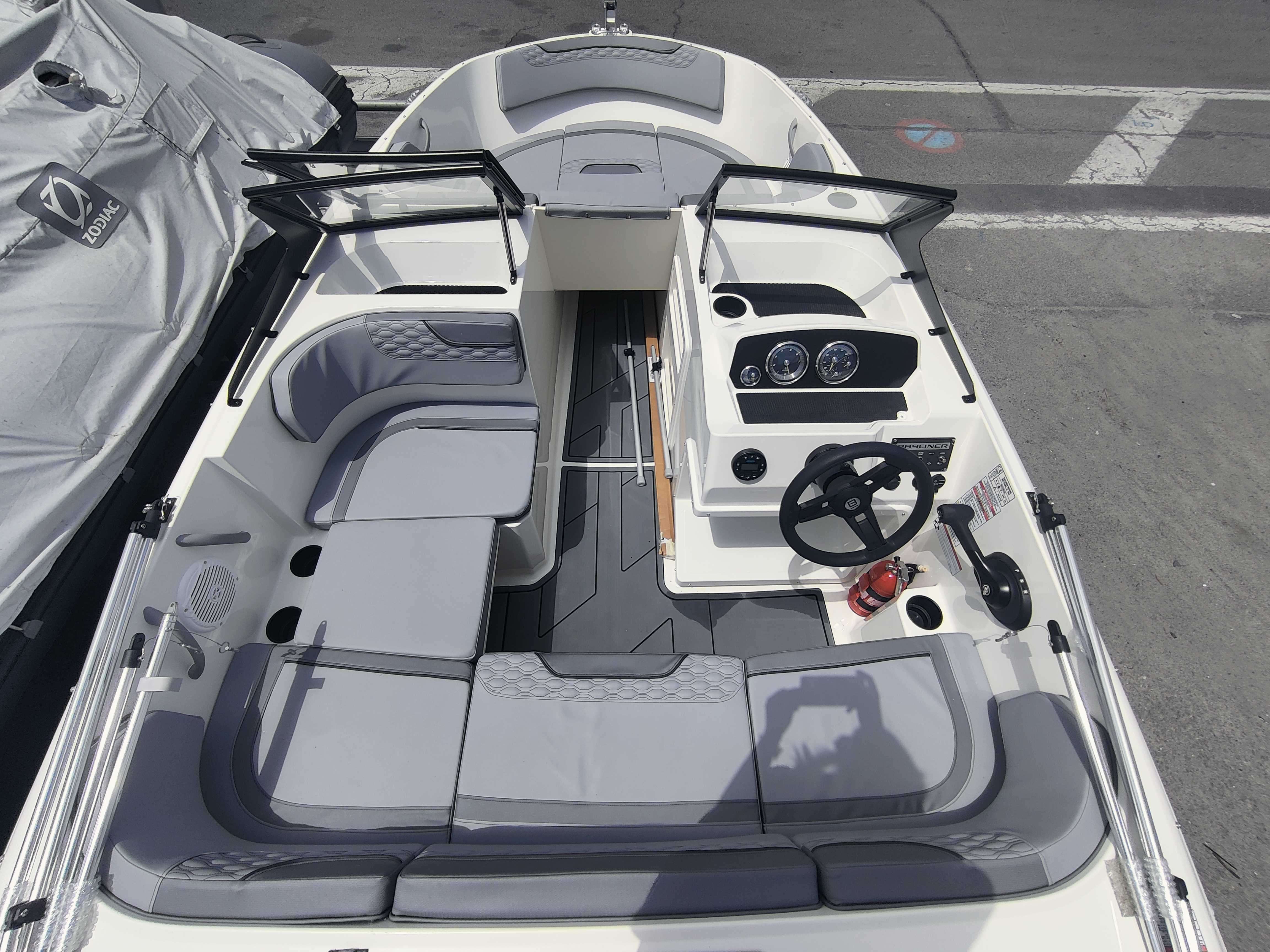 BAYLINER ELEMENT M17