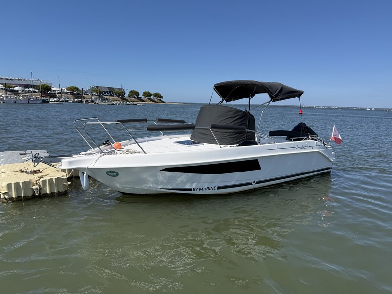 B2 MARINE CAP FERRET 702 SUN DECK
