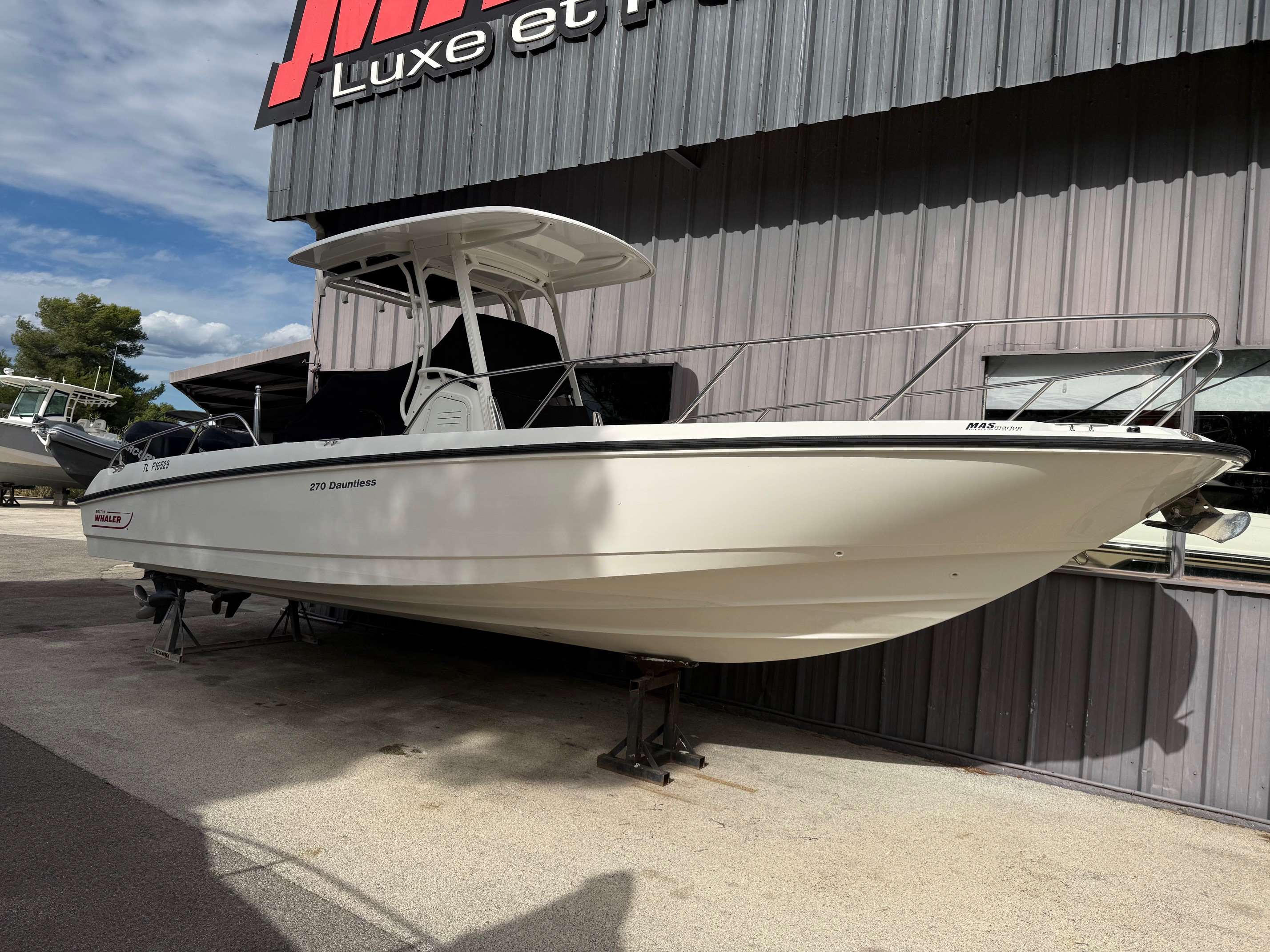 BOSTON WHALER 270 DAUNTLESS