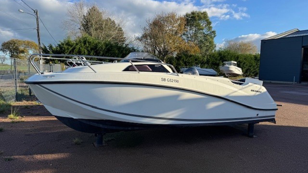 quicksilver activ 555 cabin