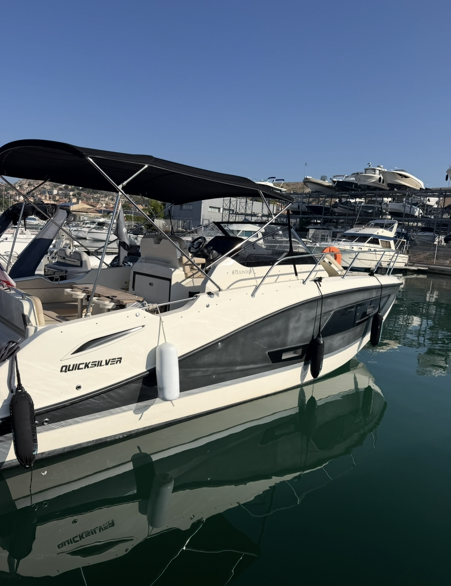 QUICKSILVER 875 sundeck