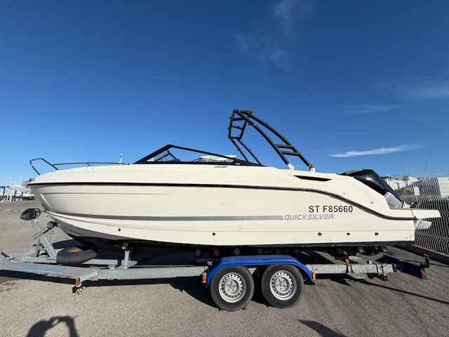 Quicksilver ACTIV 755 BOWRIDER
