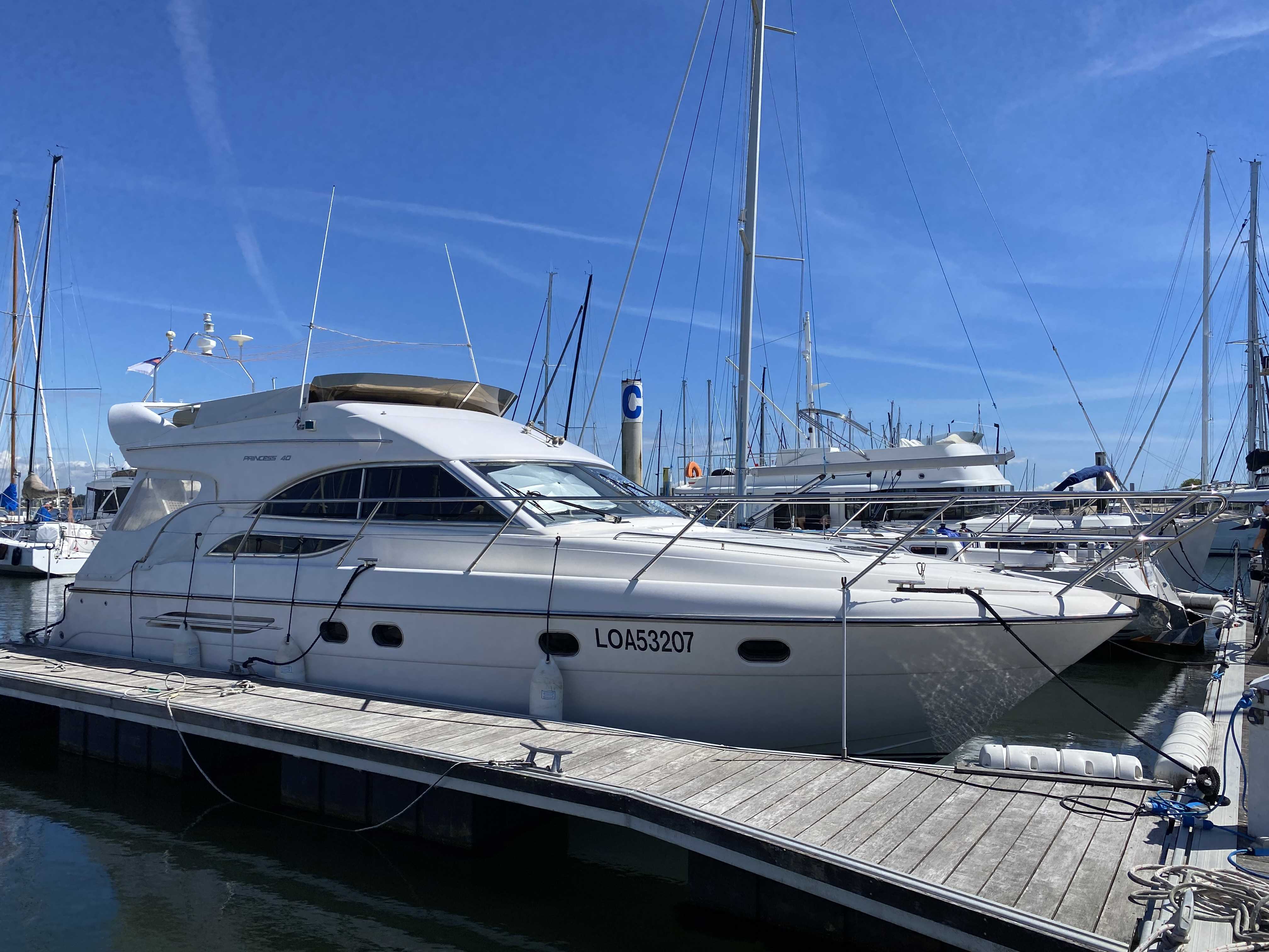 PRINCESS 40