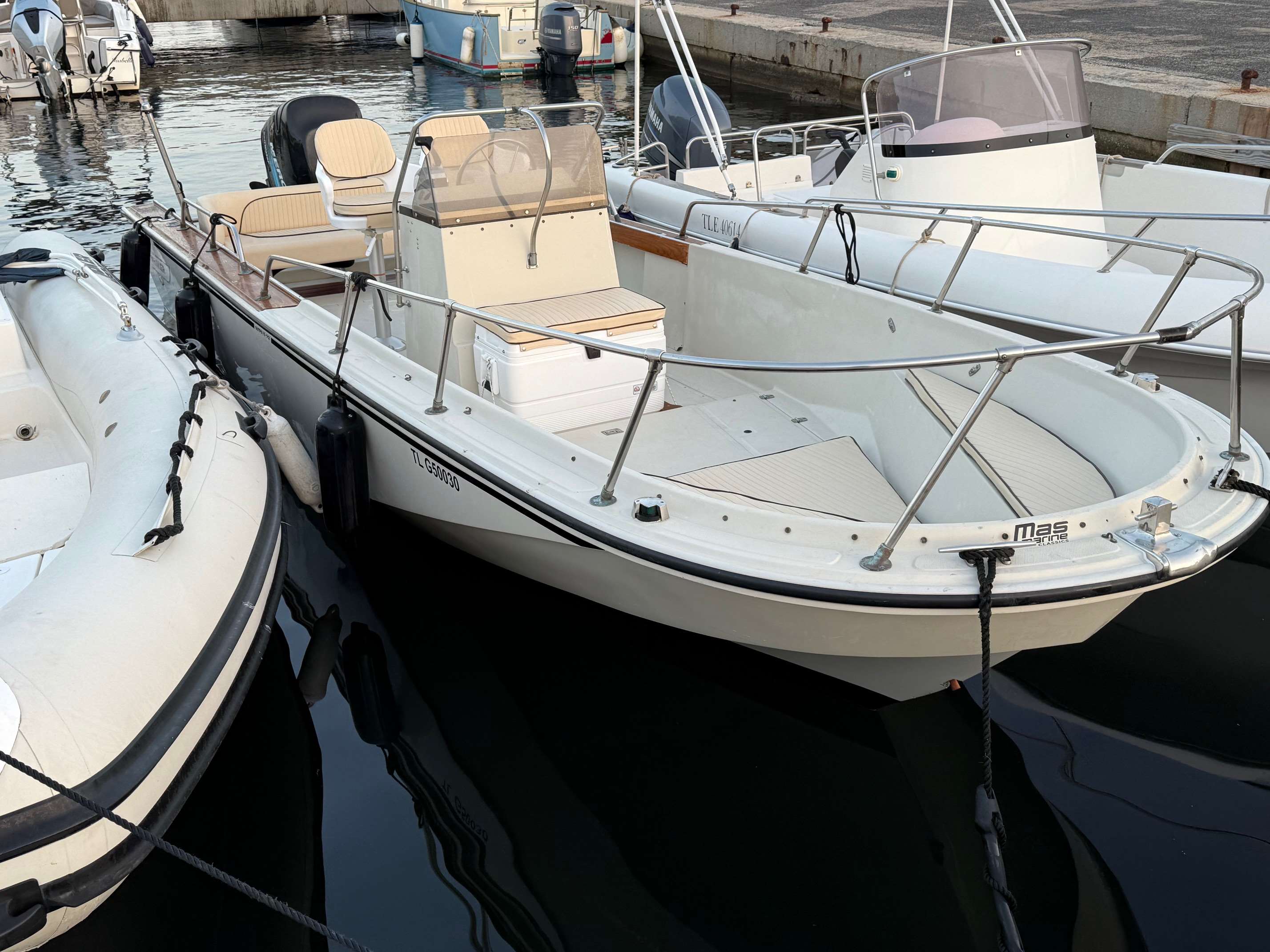 BOSTON WHALER 22 Outrage