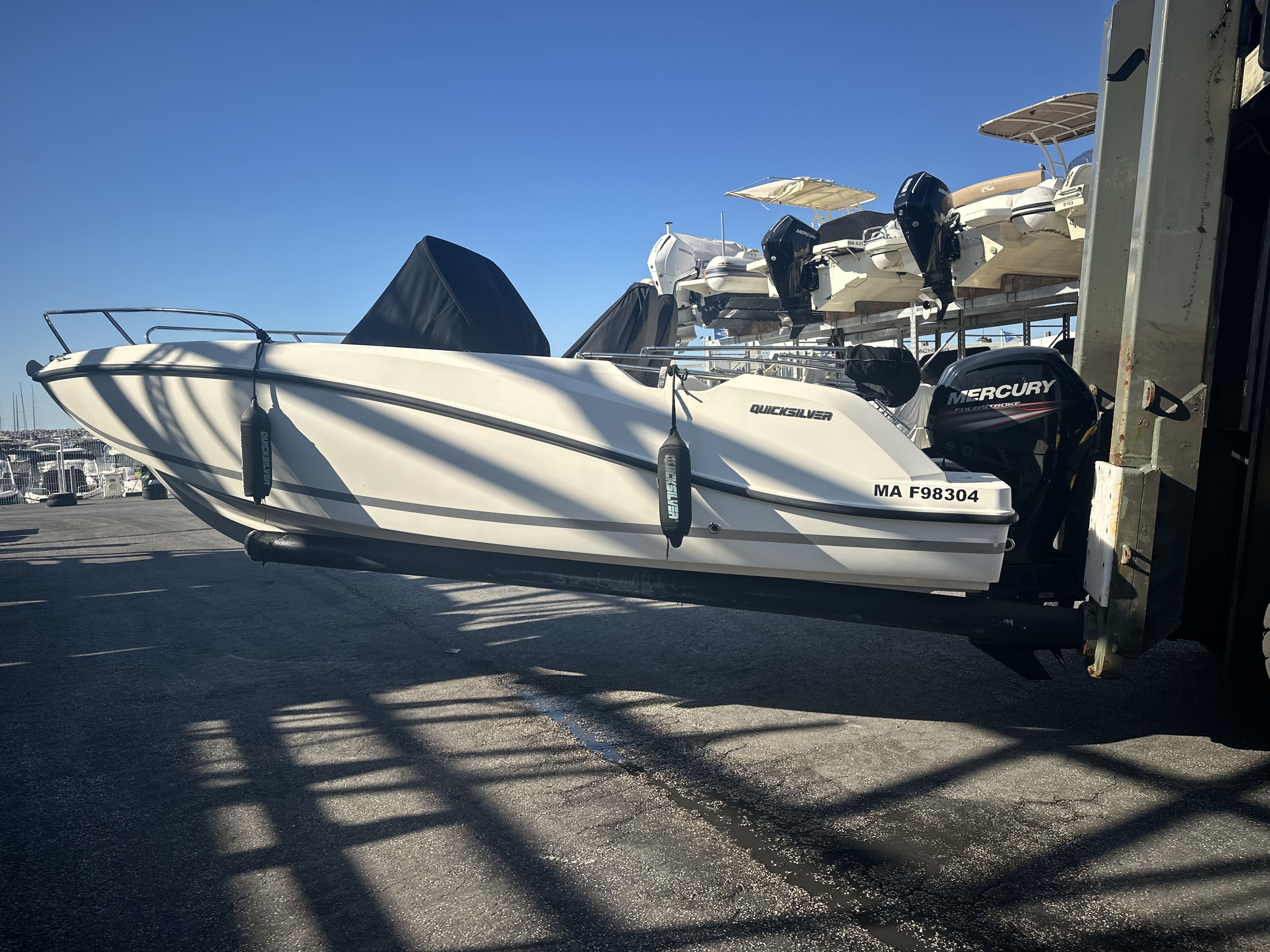 QUICKSILVER 605 open