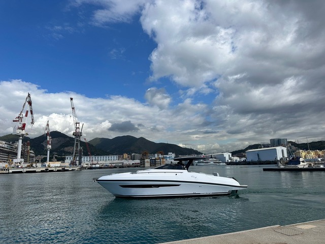 RIO YACHT DAYTONA 35 BOW-RIDER