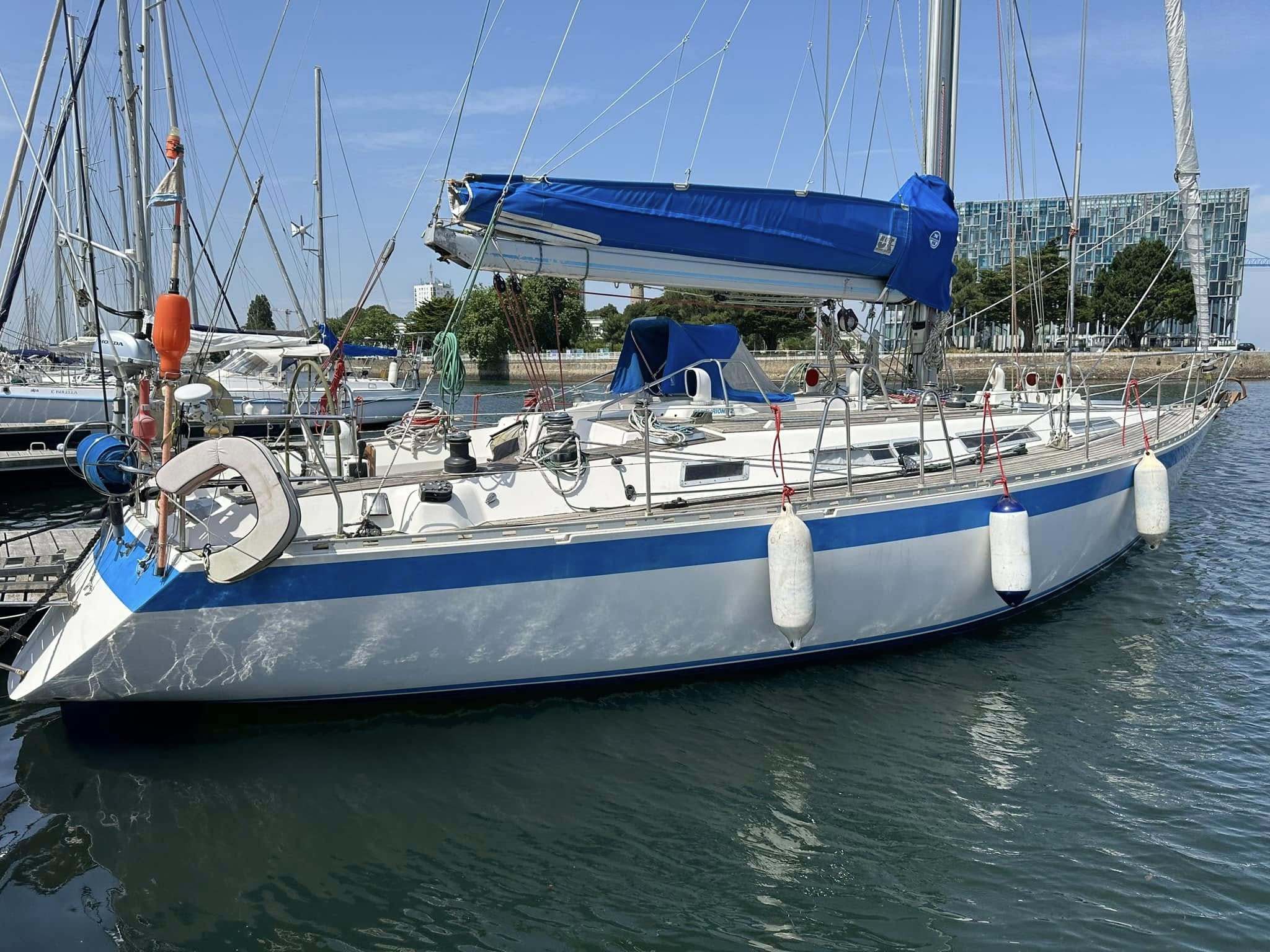WAUQUIEZ CENTURION 42