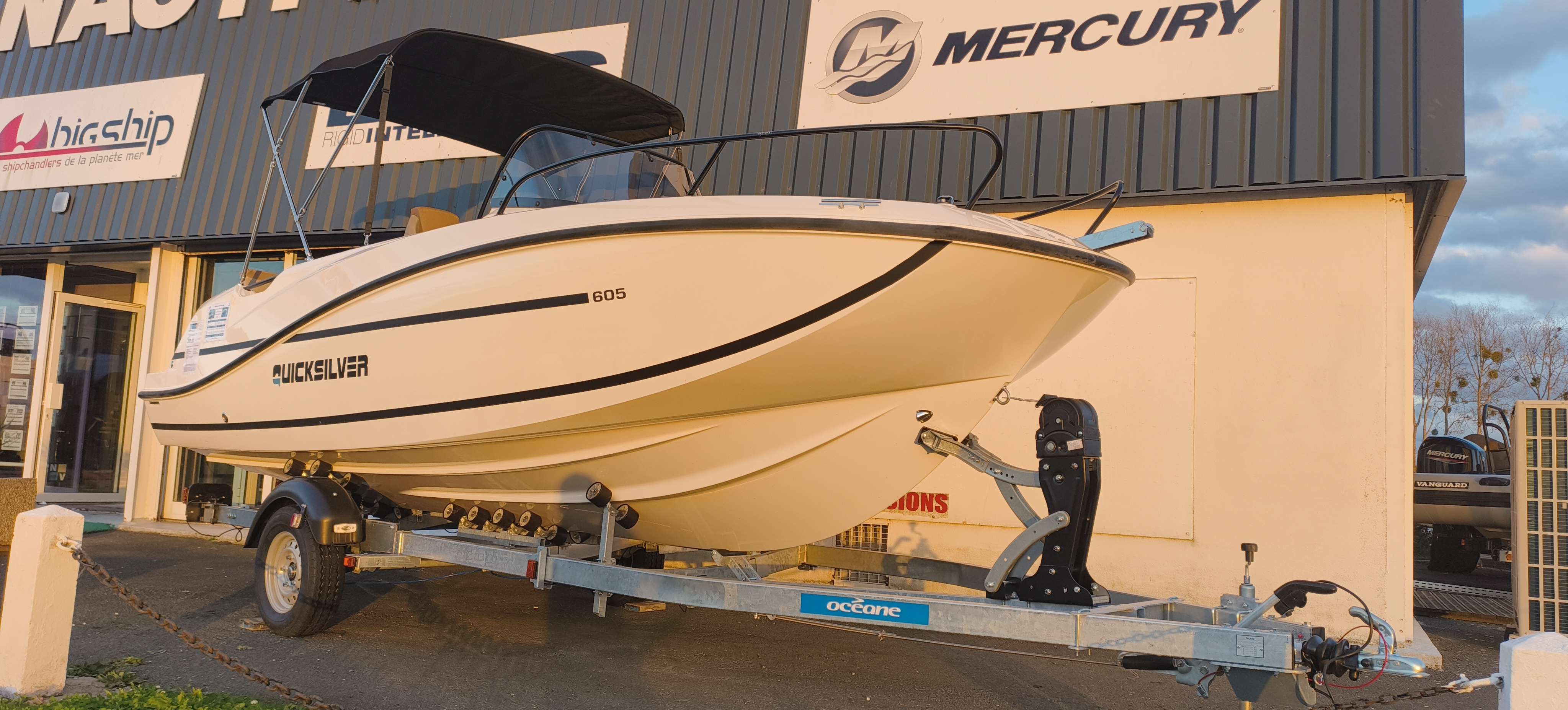 QUICKSILVER ACTIV 605 OPEN
