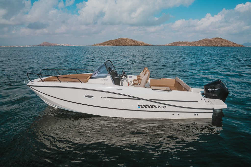 QUICKSILVER ACTIV 755 SUNDECK