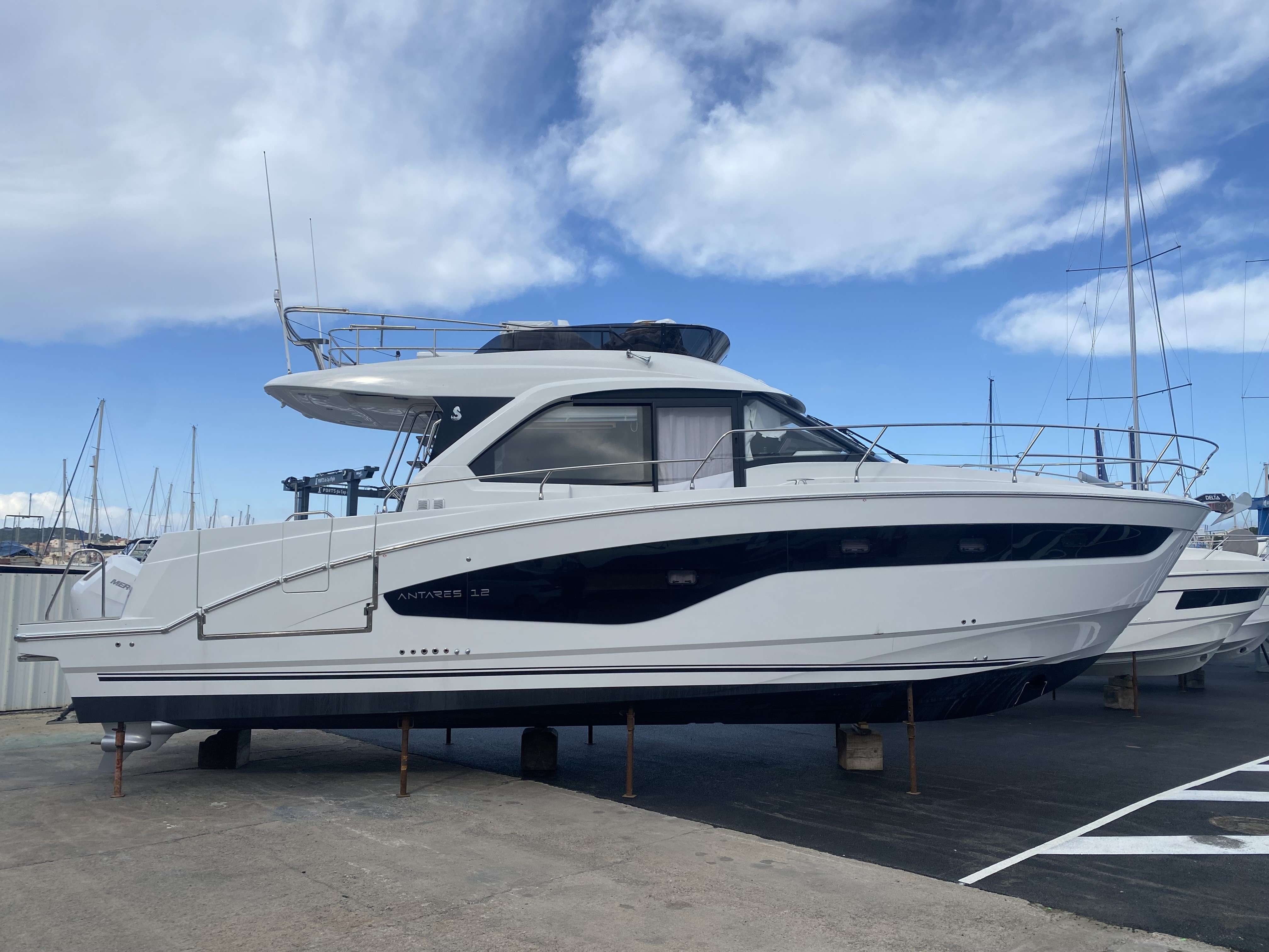 BENETEAU ANTARES 12