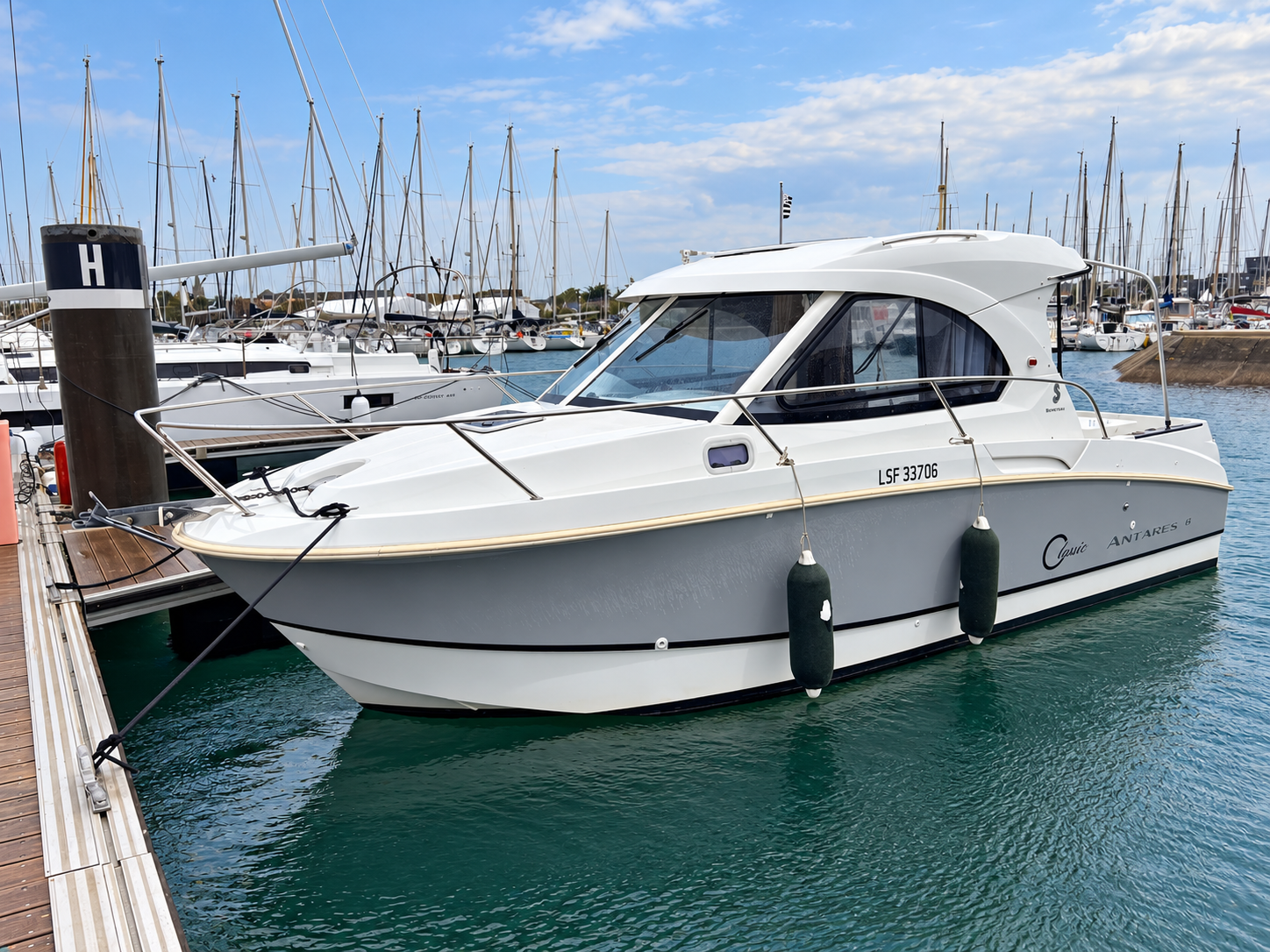 BENETEAU Antares 8