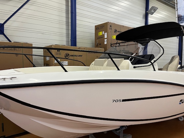 QUICKSILVER ACTIV 705 OPEN