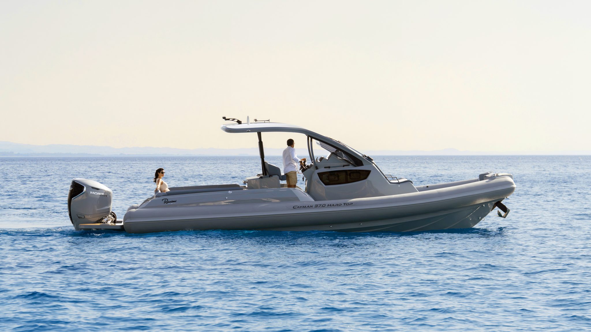 RANIERI CAYMAN 37 Hard Top