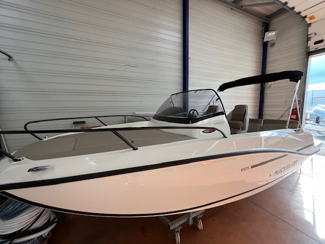 QUICKSILVER ACTIV 605 SUNDECK