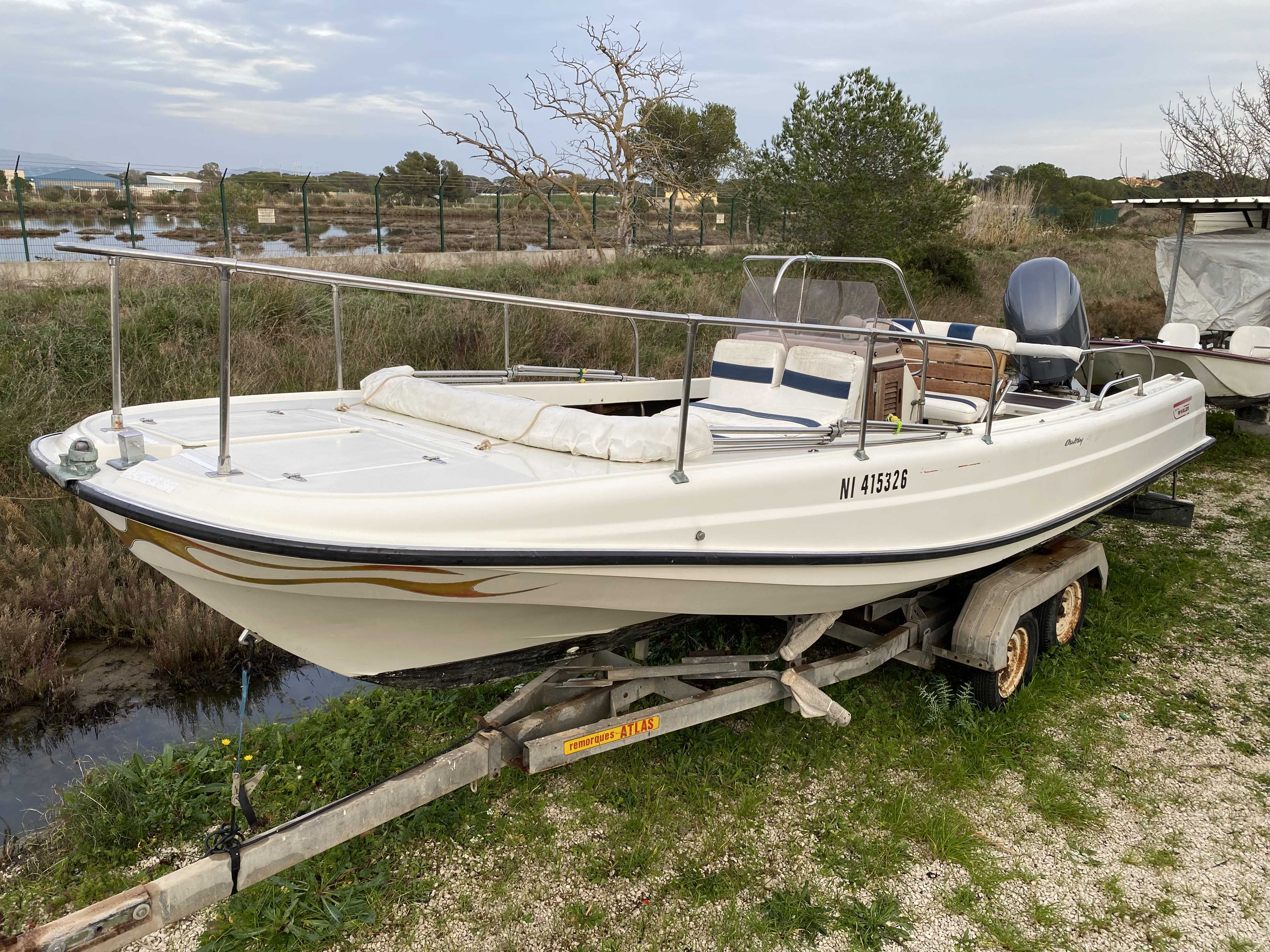 BOSTON WHALER 21 Outrage