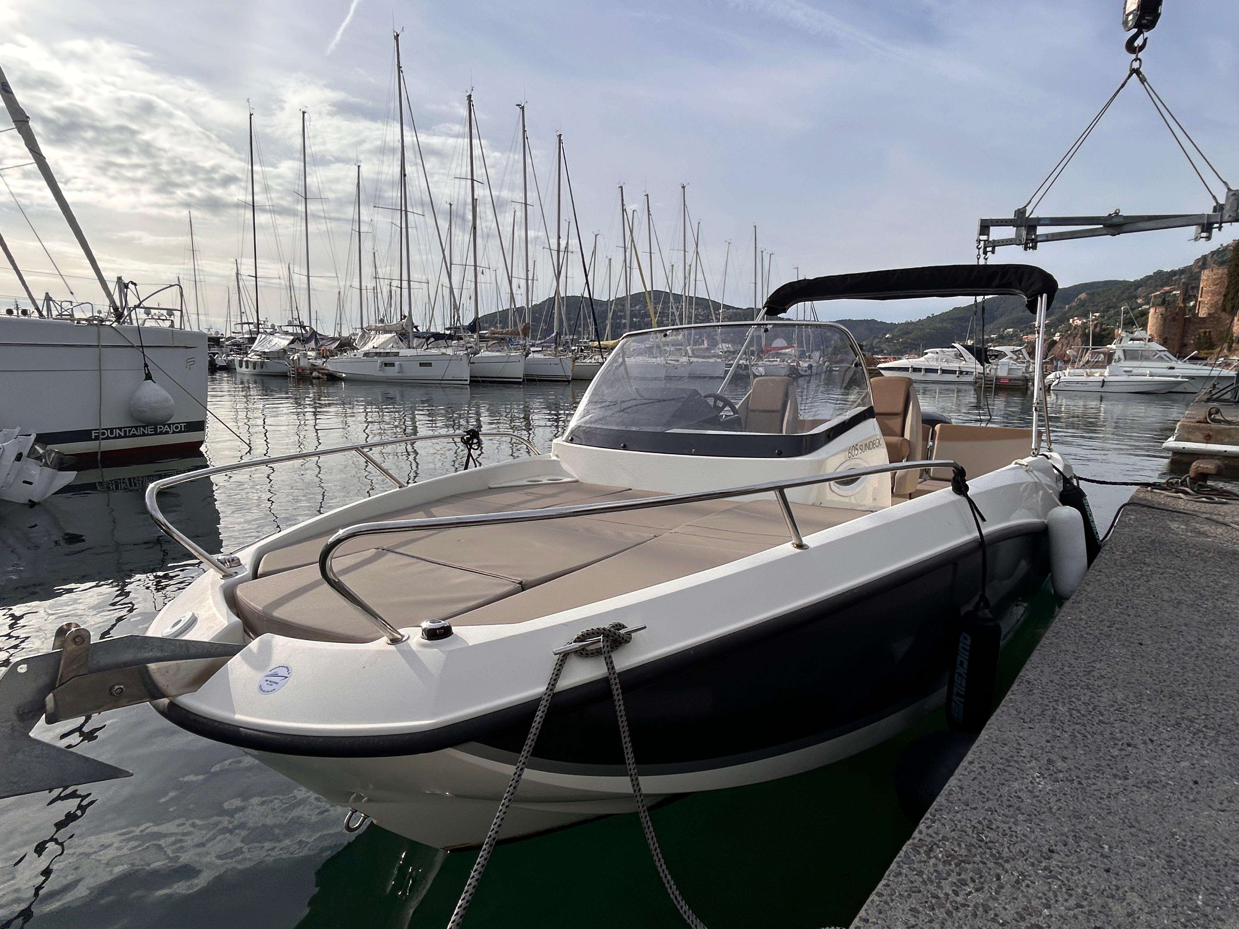 QUICKSILVER 605 SUNDECK