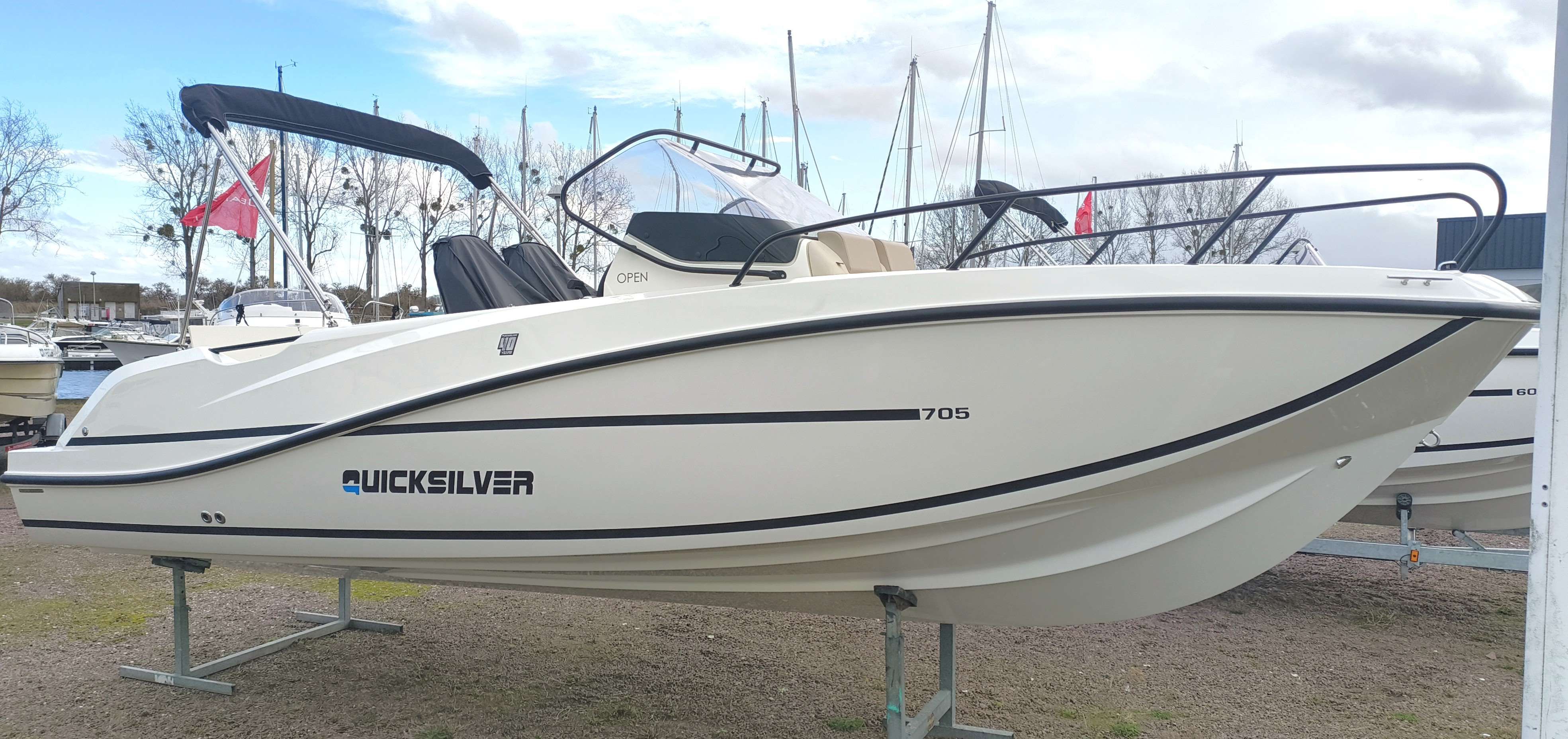 QUICKSILVER 705 Open