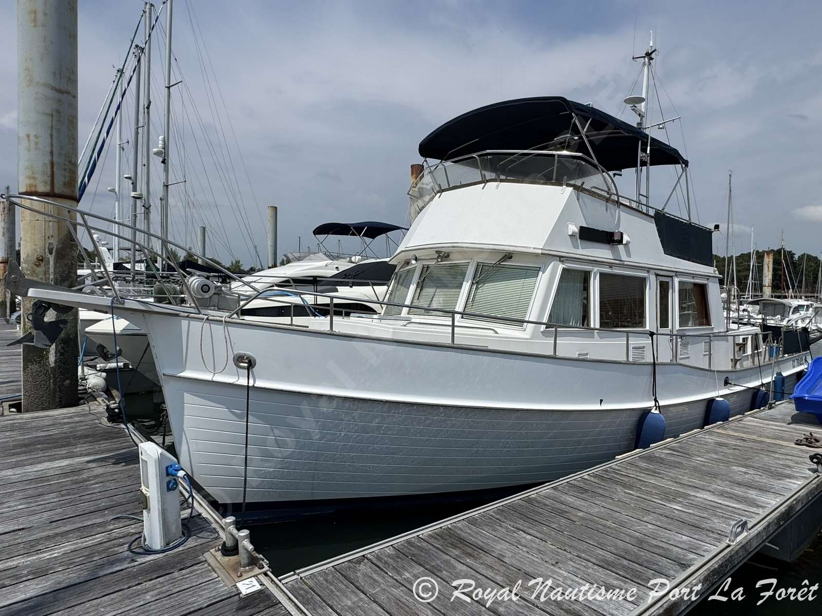 AMERICAN MARINE GRAND BANKS 42